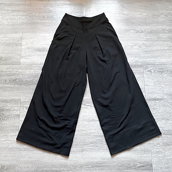 lululemon athletica Pants - LULULEMON • High-Rise Cropped Wide-Leg Pants / Trousers *25” • Size 4 • Black